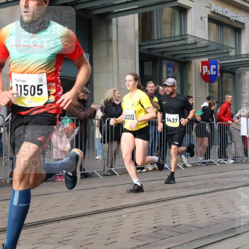 05.10.2025 - 20. swb-Marathon Bremen Strokosch-Dieckow http://msf.ph/oto/9241835 05.10.2025 10:48:21 Ziel 7414, 9261, 9385, 9406, 9437, 9478, 9482, 9674, 9729, 10047, 10177, 10303, 10685, 10799, 11005, 11096, 11357, 11505, 7414, 9261, 9385, 9406, 9437, 9478, 9482, 9674, 9729, 10047, 10177, 10303, 10685, 10799, 11005, 11096, 11357, 11505 meine-sportfotos.de