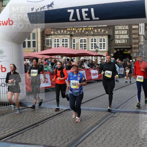 05.10.2025 - 20. swb-Marathon Bremen Yannick Fuchs http://msf.ph/oto/9241854 05.10.2025 11:08:48 Ziel 7069, 7706, 9191, 9276, 9589, 9982, 10134, 10212, 10567, 10787, 10998, 11028, 11073, 11076, 11242, 11479, 11590 meine-sportfotos.de