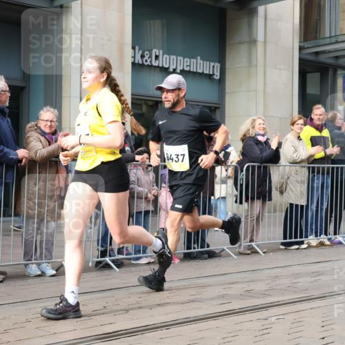 05.10.2025 - 20. swb-Marathon Bremen Strokosch-Dieckow http://msf.ph/oto/9241859 05.10.2025 10:48:21 Ziel 7414, 9261, 9385, 9406, 9437, 9478, 9482, 9674, 9729, 10047, 10177, 10303, 10685, 10799, 11005, 11096, 11357, 11505, 7414, 9261, 9385, 9406, 9437, 9478, 9482, 9674, 9729, 10047, 10177, 10303, 10685, 10799, 11005, 11096, 11357, 11505 meine-sportfotos.de