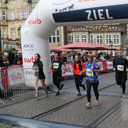 05.10.2025 - 20. swb-Marathon Bremen Yannick Fuchs http://msf.ph/oto/9241879 05.10.2025 11:08:48 Ziel 7069, 7706, 9191, 9276, 9589, 9982, 10134, 10212, 10567, 10787, 10998, 11028, 11073, 11076, 11242, 11479, 11590 meine-sportfotos.de
