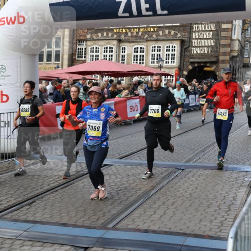 05.10.2025 - 20. swb-Marathon Bremen Yannick Fuchs http://msf.ph/oto/9241888 05.10.2025 11:08:48 Ziel 7069, 7706, 9191, 9276, 9589, 9982, 10134, 10212, 10567, 10787, 10998, 11028, 11073, 11076, 11242, 11479, 11590 meine-sportfotos.de