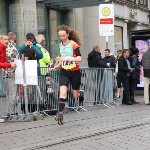 05.10.2025 - 20. swb-Marathon Bremen Strokosch-Dieckow http://msf.ph/oto/9241890 05.10.2025 10:48:26 Ziel 7414, 9255, 9261, 9385, 9406, 9482, 9583, 9674, 9729, 10047, 10303, 10799, 10877, 10973, 11096, 11248, 7414, 9255, 9261, 9385, 9406, 9482, 9583, 9674, 9729, 10047, 10303, 10799, 10877, 10973, 11096, 11248 meine-sportfotos.de