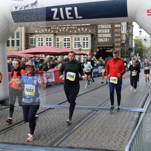 05.10.2025 - 20. swb-Marathon Bremen Yannick Fuchs http://msf.ph/oto/9241895 05.10.2025 11:08:48 Ziel 7069, 7706, 9191, 9276, 9589, 9982, 10134, 10212, 10567, 10787, 10998, 11028, 11073, 11076, 11242, 11479, 11590 meine-sportfotos.de