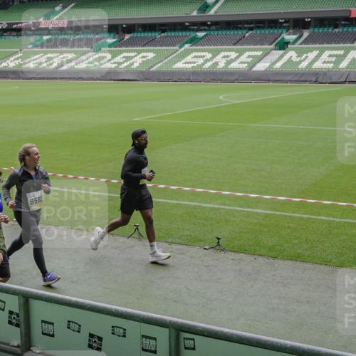 05.10.2025 - 20. swb-Marathon Bremen Michael Burmester http://msf.ph/oto/9241900 05.10.2025 10:35:22 Laufen im Stadion 7163, 9183, 9188, 9201, 9219, 9350, 9430, 9433, 9495, 9508, 9540, 9550, 9576, 9582, 9601, 9612, 9622, 9625, 9666, 9672, 9722, 9766, 9790, 9847, 9886, 9914, 9925, 9937, 9952, 9962, 9968, 9981, 10039, 10049, 10055, 10059, 10080, 10084, 10105, 10145, 10169, 10179, 10225, 10260, 10263, 10281, 10353, 10359, 10368, 10377, 10395, 10555, 10644, 10653, 10694, 10834, 10845, 10950, 10988, 7147, 7215, 9292, 9372, 9430, 9547, 9585, 9669, 9719, 9783 meine-sportfotos.de