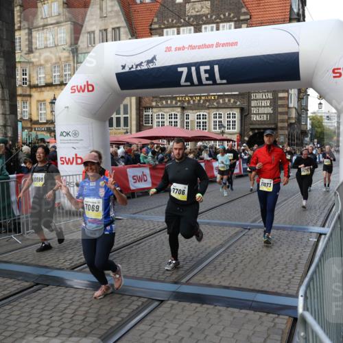 05.10.2025 - 20. swb-Marathon Bremen Yannick Fuchs http://msf.ph/oto/9241909 05.10.2025 11:08:49 Ziel 7069, 7706, 9191, 9276, 9589, 9982, 10212, 10567, 10939, 10998, 11028, 11073, 11076, 11242, 11479, 11590 meine-sportfotos.de
