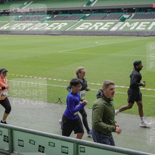 05.10.2025 - 20. swb-Marathon Bremen Michael Burmester http://msf.ph/oto/9241922 05.10.2025 10:35:23 Laufen im Stadion 7163, 9183, 9188, 9201, 9219, 9350, 9433, 9451, 9495, 9508, 9540, 9550, 9576, 9582, 9601, 9612, 9622, 9625, 9666, 9672, 9722, 9766, 9790, 9847, 9886, 9914, 9925, 9937, 9952, 9962, 9968, 9981, 10039, 10049, 10055, 10059, 10080, 10084, 10105, 10145, 10169, 10179, 10225, 10260, 10263, 10281, 10353, 10359, 10368, 10377, 10395, 10555, 10644, 10653, 10694, 10834, 10845, 10950, 10988, 7147, 7215, 9292, 9372, 9430, 9547, 9585, 9669, 9719, 9783 meine-sportfotos.de
