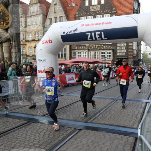 05.10.2025 - 20. swb-Marathon Bremen Yannick Fuchs http://msf.ph/oto/9241923 05.10.2025 11:08:49 Ziel 7069, 7706, 9191, 9276, 9589, 9982, 10212, 10567, 10939, 10998, 11028, 11073, 11076, 11242, 11479, 11590 meine-sportfotos.de
