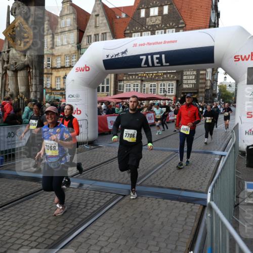 05.10.2025 - 20. swb-Marathon Bremen Yannick Fuchs http://msf.ph/oto/9241941 05.10.2025 11:08:49 Ziel 7069, 7706, 9191, 9276, 9589, 9982, 10212, 10567, 10939, 10998, 11028, 11073, 11076, 11242, 11479, 11590 meine-sportfotos.de