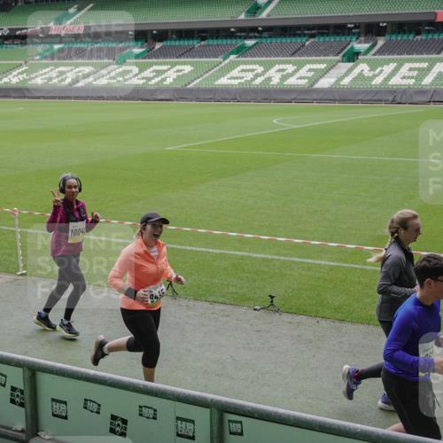 05.10.2025 - 20. swb-Marathon Bremen Michael Burmester http://msf.ph/oto/9241945 05.10.2025 10:35:23 Laufen im Stadion 7163, 9183, 9188, 9201, 9219, 9350, 9433, 9451, 9495, 9508, 9540, 9550, 9576, 9582, 9601, 9612, 9622, 9625, 9666, 9672, 9722, 9766, 9790, 9847, 9886, 9914, 9925, 9937, 9952, 9962, 9968, 9981, 10039, 10049, 10055, 10059, 10080, 10084, 10105, 10145, 10169, 10179, 10225, 10260, 10263, 10281, 10353, 10359, 10368, 10377, 10395, 10555, 10644, 10653, 10694, 10834, 10845, 10950, 10988, 7147, 7215, 9292, 9372, 9430, 9547, 9585, 9669, 9719, 9783 meine-sportfotos.de
