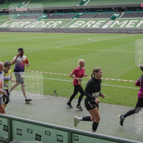 05.10.2025 - 20. swb-Marathon Bremen Michael Burmester http://msf.ph/oto/9242022 05.10.2025 10:35:24 Laufen im Stadion 7163, 9183, 9188, 9201, 9219, 9350, 9433, 9451, 9495, 9508, 9540, 9550, 9576, 9582, 9601, 9612, 9622, 9625, 9666, 9672, 9722, 9766, 9790, 9847, 9886, 9914, 9925, 9937, 9952, 9962, 9968, 9981, 10039, 10049, 10055, 10059, 10080, 10084, 10105, 10138, 10145, 10169, 10179, 10225, 10250, 10260, 10263, 10281, 10353, 10359, 10368, 10377, 10395, 10555, 10644, 10653, 10694, 10834, 10845, 10950, 10988, 7147, 7215, 9292, 9372, 9430, 9547, 9585, 9669, 9719, 9783 meine-sportfotos.de