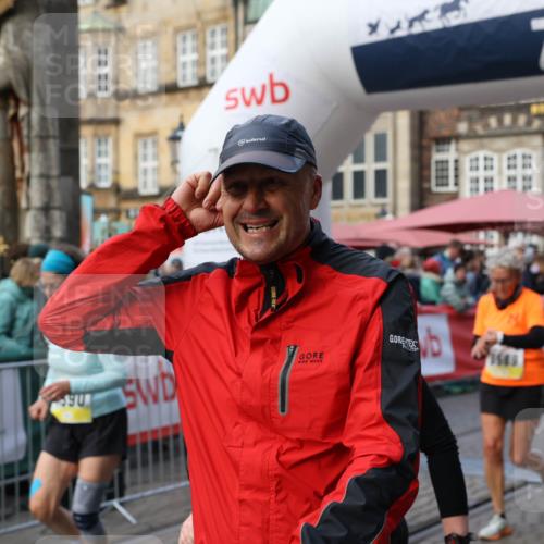 05.10.2025 - 20. swb-Marathon Bremen Yannick Fuchs http://msf.ph/oto/9242036 05.10.2025 11:08:53 Ziel 7069, 7706, 9191, 9274, 9276, 9589, 10051, 10567, 10939, 10998, 11028, 11073, 11076, 11479, 11590 meine-sportfotos.de