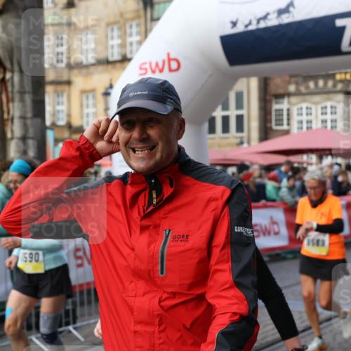 05.10.2025 - 20. swb-Marathon Bremen Yannick Fuchs http://msf.ph/oto/9242046 05.10.2025 11:08:53 Ziel 7069, 7706, 9191, 9274, 9276, 9589, 10051, 10567, 10939, 10998, 11028, 11073, 11076, 11479, 11590 meine-sportfotos.de