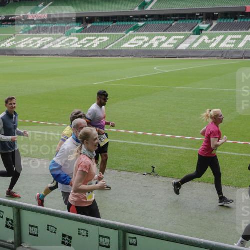 05.10.2025 - 20. swb-Marathon Bremen Michael Burmester http://msf.ph/oto/9242049 05.10.2025 10:35:25 Laufen im Stadion 7163, 9183, 9188, 9201, 9219, 9350, 9433, 9451, 9495, 9508, 9540, 9550, 9576, 9582, 9601, 9609, 9612, 9622, 9625, 9666, 9672, 9722, 9766, 9790, 9847, 9886, 9914, 9925, 9937, 9952, 9962, 9968, 9981, 10039, 10049, 10055, 10059, 10080, 10084, 10105, 10138, 10145, 10169, 10179, 10225, 10250, 10260, 10263, 10281, 10353, 10359, 10368, 10377, 10395, 10555, 10644, 10653, 10694, 10834, 10845, 10950, 10988, 7147, 9292, 9372, 9430, 9547, 9585, 9669, 9719, 9783 meine-sportfotos.de