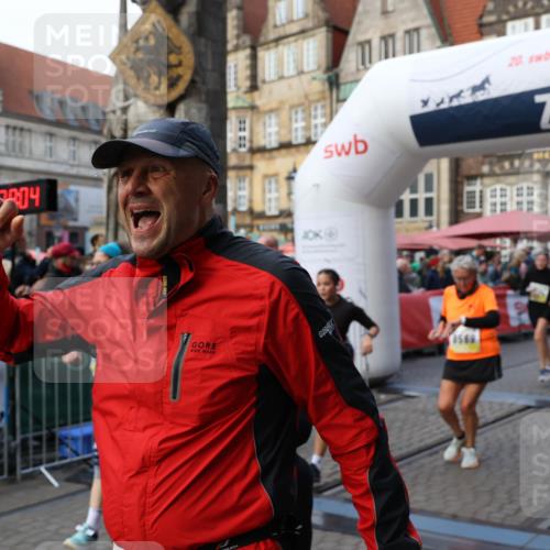05.10.2025 - 20. swb-Marathon Bremen Yannick Fuchs http://msf.ph/oto/9242062 05.10.2025 11:08:53 Ziel 7069, 7706, 9191, 9274, 9276, 9589, 10051, 10567, 10939, 10998, 11028, 11073, 11076, 11479, 11590 meine-sportfotos.de