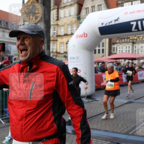 05.10.2025 - 20. swb-Marathon Bremen Yannick Fuchs http://msf.ph/oto/9242079 05.10.2025 11:08:53 Ziel 7069, 7706, 9191, 9274, 9276, 9589, 10051, 10567, 10939, 10998, 11028, 11073, 11076, 11479, 11590 meine-sportfotos.de