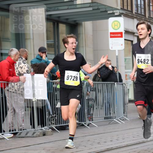 05.10.2025 - 20. swb-Marathon Bremen Strokosch-Dieckow http://msf.ph/oto/9242096 05.10.2025 10:48:33 Ziel 7414, 9014, 9216, 9255, 9261, 9317, 9482, 9583, 9674, 9729, 10047, 10733, 10799, 10877, 10973, 11248, 7414, 9014, 9216, 9255, 9261, 9317, 9482, 9583, 9674, 9729, 10047, 10733, 10799, 10877, 10973, 11248 meine-sportfotos.de