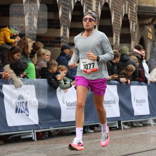 05.10.2025 - 20. swb-Marathon Bremen Strokosch-Dieckow http://msf.ph/oto/9242098 05.10.2025 12:43:41 Ziel 923, 1077 meine-sportfotos.de