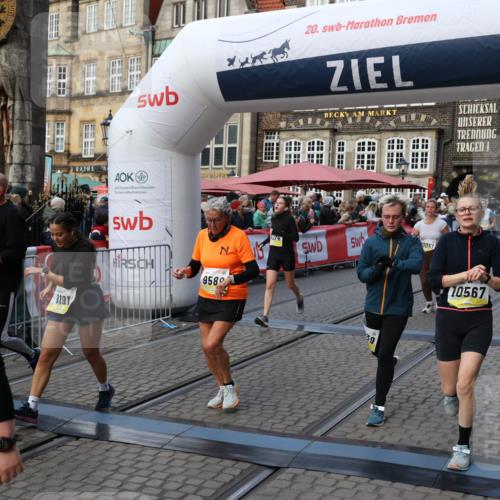 05.10.2025 - 20. swb-Marathon Bremen Yannick Fuchs http://msf.ph/oto/9242107 05.10.2025 11:08:54 Ziel 7069, 7706, 9191, 9274, 9276, 9589, 10051, 10567, 10939, 10998, 11028, 11073, 11076, 11479, 11590 meine-sportfotos.de