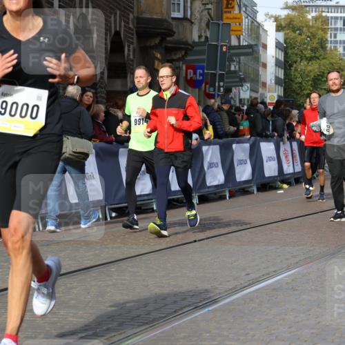 05.10.2025 - 20. swb-Marathon Bremen Strokosch-Dieckow http://msf.ph/oto/9242147 05.10.2025 10:57:30 Ziel 9000, 9215, 9625, 9747, 9904, 9914, 9962, 10139, 10694, 10739, 10754, 11352, 11360, 11583 meine-sportfotos.de