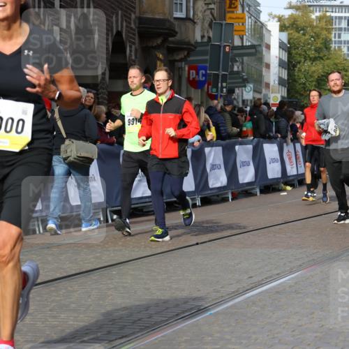05.10.2025 - 20. swb-Marathon Bremen Strokosch-Dieckow http://msf.ph/oto/9242167 05.10.2025 10:57:30 Ziel 9000, 9215, 9625, 9747, 9904, 9914, 9962, 10139, 10694, 10739, 10754, 11352, 11360, 11583 meine-sportfotos.de