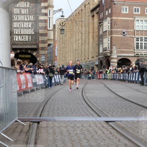 05.10.2025 - 20. swb-Marathon Bremen Yannick Fuchs http://msf.ph/oto/9242193 05.10.2025 10:41:30 Ziel 9262, 10910, 11086 meine-sportfotos.de