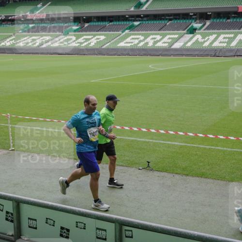 05.10.2025 - 20. swb-Marathon Bremen Michael Burmester http://msf.ph/oto/9242220 05.10.2025 10:35:29 Laufen im Stadion 7163, 9183, 9188, 9201, 9219, 9231, 9330, 9350, 9433, 9451, 9495, 9508, 9540, 9550, 9576, 9582, 9601, 9609, 9612, 9622, 9625, 9634, 9666, 9672, 9722, 9790, 9886, 9904, 9914, 9925, 9937, 9954, 9962, 9968, 10039, 10049, 10055, 10059, 10063, 10084, 10105, 10138, 10145, 10169, 10179, 10225, 10250, 10263, 10281, 10353, 10359, 10368, 10377, 10395, 10555, 10644, 10694, 10834, 10845, 10950, 10988, 7147, 9292, 9430, 9669, 9672, 9719, 9783 meine-sportfotos.de