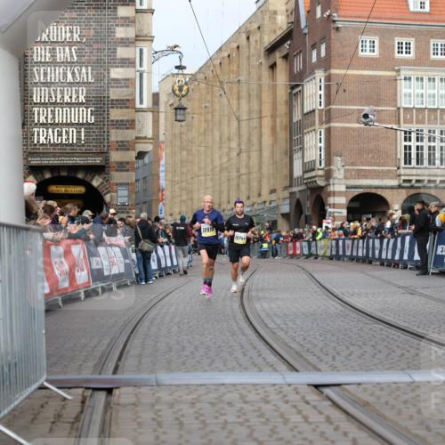05.10.2025 - 20. swb-Marathon Bremen Yannick Fuchs http://msf.ph/oto/9242222 05.10.2025 10:41:31 Ziel 10744, 10910, 11086 meine-sportfotos.de