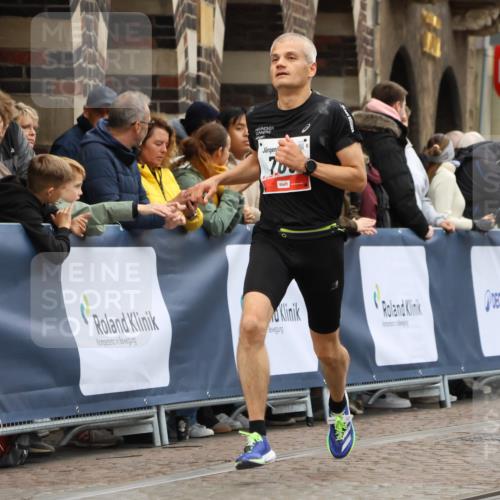 05.10.2025 - 20. swb-Marathon Bremen Strokosch-Dieckow http://msf.ph/oto/9242227 05.10.2025 12:43:52 Ziel 438, 765, 5060 meine-sportfotos.de