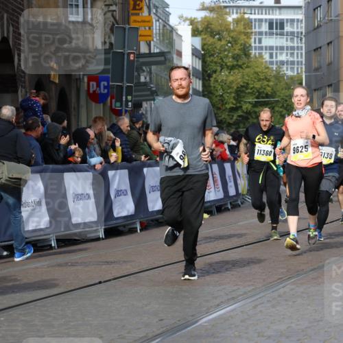 05.10.2025 - 20. swb-Marathon Bremen Strokosch-Dieckow http://msf.ph/oto/9242246 05.10.2025 10:57:31 Ziel 9000, 9215, 9309, 9625, 9747, 9904, 9914, 9962, 10139, 10694, 10739, 10754, 11352, 11360, 11583 meine-sportfotos.de