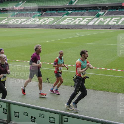 05.10.2025 - 20. swb-Marathon Bremen Michael Burmester http://msf.ph/oto/9242283 05.10.2025 10:35:31 Laufen im Stadion 7163, 7177, 7178, 9183, 9188, 9201, 9219, 9231, 9330, 9350, 9433, 9451, 9495, 9508, 9516, 9518, 9540, 9542, 9550, 9576, 9582, 9601, 9609, 9612, 9622, 9625, 9634, 9666, 9722, 9737, 9790, 9886, 9904, 9914, 9937, 9954, 9962, 9968, 10039, 10049, 10055, 10059, 10063, 10084, 10105, 10138, 10139, 10145, 10169, 10179, 10225, 10228, 10250, 10263, 10281, 10336, 10353, 10359, 10368, 10377, 10395, 10555, 10644, 10694, 10834, 10845, 10950, 10988, 7147, 9292, 9430, 9669, 9672, 9719 meine-sportfotos.de