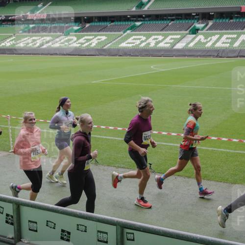 05.10.2025 - 20. swb-Marathon Bremen Michael Burmester http://msf.ph/oto/9242302 05.10.2025 10:35:32 Laufen im Stadion 7163, 7177, 7178, 9183, 9188, 9201, 9219, 9231, 9330, 9350, 9433, 9451, 9495, 9508, 9516, 9518, 9542, 9550, 9576, 9582, 9601, 9609, 9612, 9622, 9625, 9634, 9666, 9722, 9737, 9790, 9886, 9904, 9914, 9937, 9954, 9962, 9968, 10039, 10049, 10055, 10059, 10063, 10084, 10105, 10138, 10139, 10145, 10169, 10179, 10225, 10228, 10250, 10263, 10281, 10336, 10353, 10359, 10368, 10377, 10395, 10555, 10644, 10694, 10834, 10845, 10950, 10988, 7147, 9292, 9430, 9669, 9672, 9719 meine-sportfotos.de