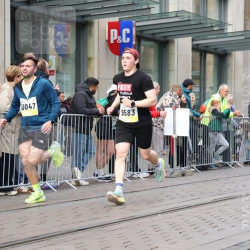 05.10.2025 - 20. swb-Marathon Bremen Strokosch-Dieckow http://msf.ph/oto/9242322 05.10.2025 10:48:39 Ziel 7202, 7414, 9014, 9216, 9255, 9317, 9457, 9482, 9556, 9583, 9674, 10016, 10047, 10449, 10733, 10877, 10973, 11248, 11673, 11695, 7202, 7414, 9014, 9216, 9255, 9317, 9457, 9482, 9556, 9583, 9674, 10016, 10047, 10449, 10733, 10877, 10973, 11248, 11673, 11695 meine-sportfotos.de