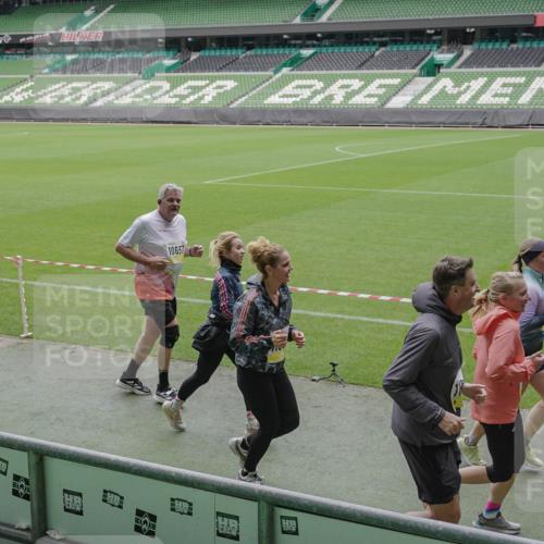 05.10.2025 - 20. swb-Marathon Bremen Michael Burmester http://msf.ph/oto/9242335 05.10.2025 10:35:33 Laufen im Stadion 7163, 7177, 7178, 9183, 9188, 9201, 9231, 9330, 9350, 9433, 9451, 9495, 9508, 9516, 9518, 9542, 9550, 9576, 9582, 9601, 9609, 9612, 9622, 9625, 9634, 9666, 9722, 9737, 9790, 9886, 9904, 9914, 9937, 9954, 9962, 9968, 10039, 10049, 10055, 10059, 10063, 10079, 10084, 10105, 10138, 10139, 10145, 10169, 10179, 10225, 10228, 10250, 10263, 10281, 10336, 10353, 10359, 10368, 10377, 10395, 10555, 10644, 10694, 10834, 10845, 10950, 10988, 7147, 9292, 9430, 9669, 9672 meine-sportfotos.de