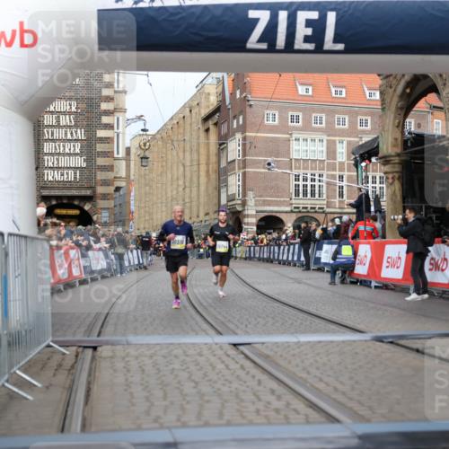 05.10.2025 - 20. swb-Marathon Bremen Yannick Fuchs http://msf.ph/oto/9242359 05.10.2025 10:41:33 Ziel 10744, 10910 meine-sportfotos.de