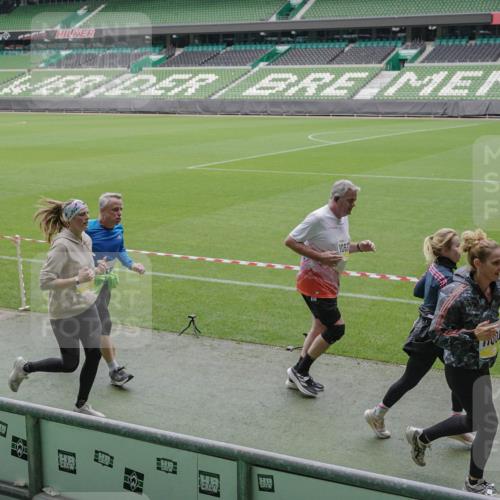 05.10.2025 - 20. swb-Marathon Bremen Michael Burmester http://msf.ph/oto/9242371 05.10.2025 10:35:34 Laufen im Stadion 7163, 7177, 7178, 9183, 9201, 9231, 9330, 9350, 9433, 9451, 9495, 9508, 9516, 9518, 9542, 9550, 9576, 9582, 9601, 9609, 9612, 9622, 9625, 9634, 9666, 9722, 9737, 9790, 9886, 9904, 9914, 9937, 9954, 9962, 9968, 10039, 10049, 10055, 10059, 10063, 10079, 10084, 10105, 10127, 10138, 10139, 10145, 10169, 10179, 10225, 10228, 10250, 10263, 10281, 10336, 10353, 10359, 10368, 10377, 10395, 10555, 10644, 10694, 10834, 10845, 10950, 10988, 7147, 9292, 9430, 9669, 9672 meine-sportfotos.de