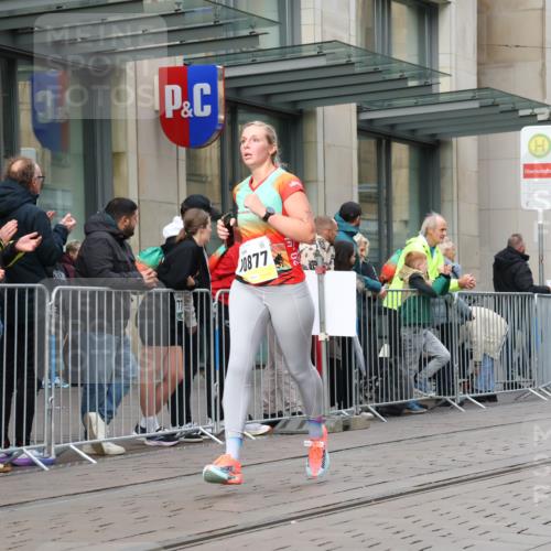05.10.2025 - 20. swb-Marathon Bremen Strokosch-Dieckow http://msf.ph/oto/9242385 05.10.2025 10:48:41 Ziel 7202, 7414, 9014, 9216, 9255, 9317, 9457, 9556, 9583, 9674, 10016, 10047, 10221, 10449, 10733, 10877, 10973, 11248, 11673, 11695, 7202, 7414, 9014, 9216, 9255, 9317, 9457, 9556, 9583, 9674, 10016, 10047, 10221, 10449, 10733, 10877, 10973, 11248, 11673, 11695 meine-sportfotos.de