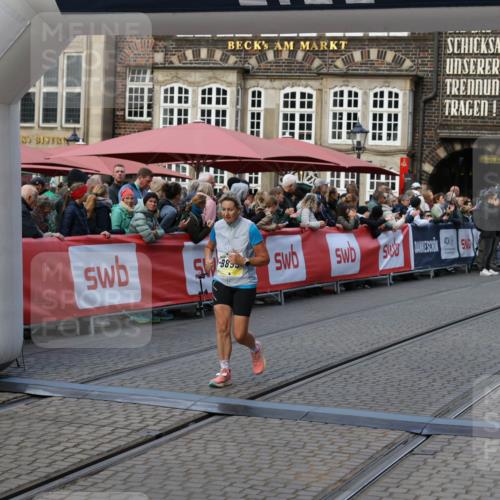 05.10.2025 - 20. swb-Marathon Bremen Yannick Fuchs http://msf.ph/oto/9242400 05.10.2025 11:08:58 Ziel 9184, 9191, 9274, 9589, 9721, 9853, 10051, 10567, 10939, 11479, 11590 meine-sportfotos.de