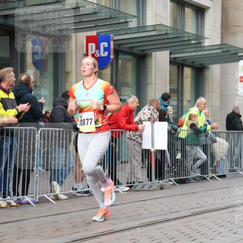 05.10.2025 - 20. swb-Marathon Bremen Strokosch-Dieckow http://msf.ph/oto/9242401 05.10.2025 10:48:41 Ziel 7202, 7414, 9014, 9216, 9255, 9317, 9457, 9556, 9583, 9674, 10016, 10047, 10221, 10449, 10733, 10877, 10973, 11248, 11673, 11695, 7202, 7414, 9014, 9216, 9255, 9317, 9457, 9556, 9583, 9674, 10016, 10047, 10221, 10449, 10733, 10877, 10973, 11248, 11673, 11695 meine-sportfotos.de