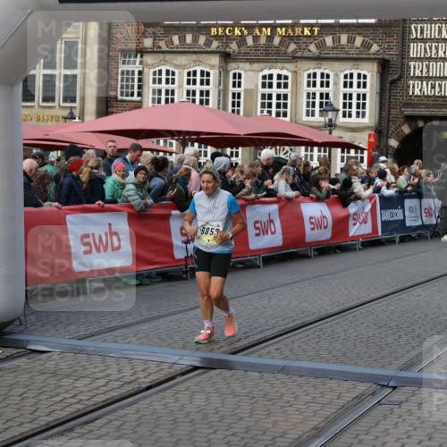 05.10.2025 - 20. swb-Marathon Bremen Yannick Fuchs http://msf.ph/oto/9242408 05.10.2025 11:08:58 Ziel 9184, 9191, 9274, 9589, 9721, 9853, 10051, 10567, 10939, 11479, 11590 meine-sportfotos.de