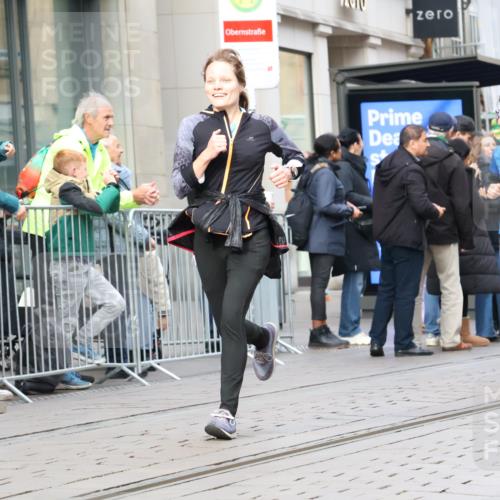 05.10.2025 - 20. swb-Marathon Bremen Strokosch-Dieckow http://msf.ph/oto/9242414 05.10.2025 10:48:42 Ziel 7202, 7414, 9014, 9216, 9255, 9317, 9457, 9556, 9583, 9674, 10016, 10047, 10221, 10449, 10733, 10877, 10973, 11248, 11673, 11695, 7202, 7414, 9014, 9216, 9255, 9317, 9457, 9556, 9583, 9674, 10016, 10047, 10221, 10449, 10733, 10877, 10973, 11248, 11673, 11695 meine-sportfotos.de