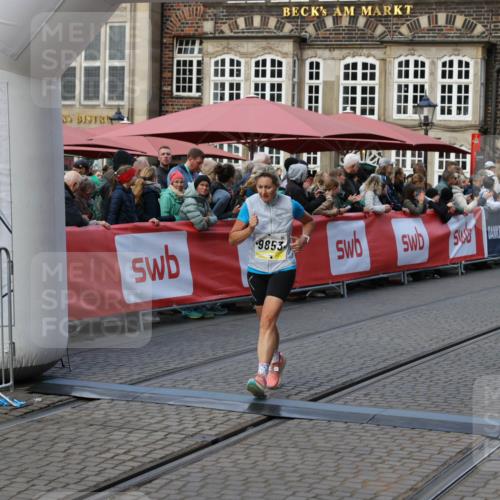 05.10.2025 - 20. swb-Marathon Bremen Yannick Fuchs http://msf.ph/oto/9242420 05.10.2025 11:08:58 Ziel 9184, 9191, 9274, 9589, 9721, 9853, 10051, 10567, 10939, 11479, 11590 meine-sportfotos.de