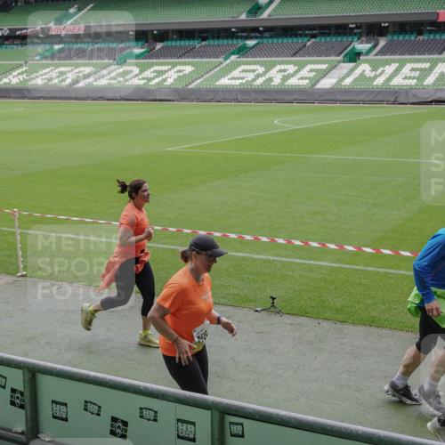 05.10.2025 - 20. swb-Marathon Bremen Michael Burmester http://msf.ph/oto/9242427 05.10.2025 10:35:35 Laufen im Stadion 7163, 7177, 7178, 9183, 9201, 9231, 9330, 9350, 9433, 9451, 9495, 9508, 9516, 9518, 9542, 9550, 9576, 9582, 9601, 9609, 9612, 9622, 9625, 9634, 9666, 9722, 9737, 9790, 9886, 9904, 9914, 9937, 9954, 9962, 9968, 10039, 10049, 10055, 10059, 10063, 10079, 10084, 10105, 10127, 10138, 10139, 10145, 10169, 10179, 10225, 10228, 10250, 10281, 10336, 10353, 10359, 10368, 10377, 10395, 10555, 10644, 10694, 10834, 10845, 10950, 10988, 7147, 9292, 9430, 9669, 9672 meine-sportfotos.de