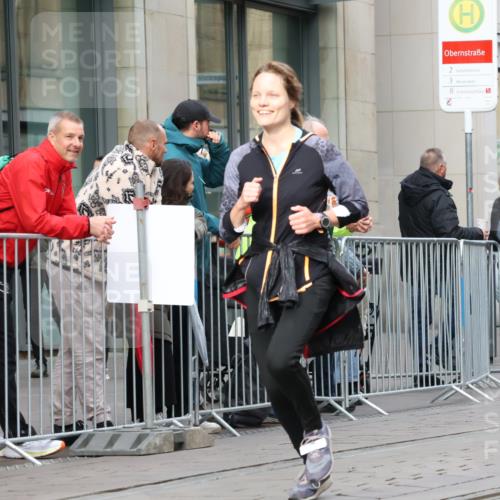 05.10.2025 - 20. swb-Marathon Bremen Strokosch-Dieckow http://msf.ph/oto/9242429 05.10.2025 10:48:43 Ziel 7202, 7414, 9014, 9216, 9255, 9317, 9333, 9457, 9556, 9583, 9674, 10016, 10047, 10221, 10449, 10733, 10877, 10973, 11057, 11248, 11673, 11695, 7202, 7414, 9014, 9216, 9255, 9317, 9333, 9457, 9556, 9583, 9674, 10016, 10047, 10221, 10449, 10733, 10877, 10973, 11057, 11248, 11673, 11695 meine-sportfotos.de