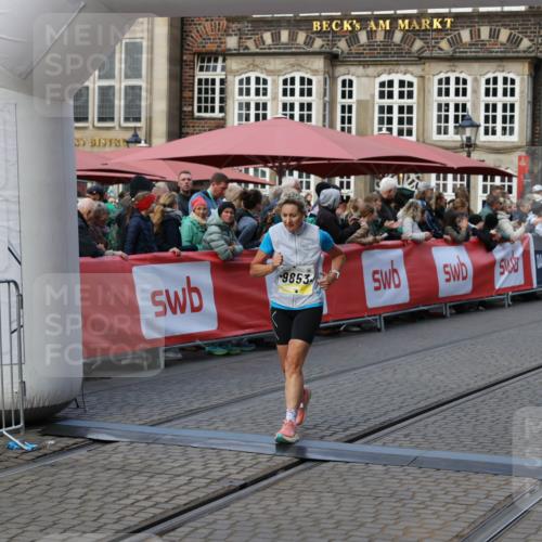 05.10.2025 - 20. swb-Marathon Bremen Yannick Fuchs http://msf.ph/oto/9242434 05.10.2025 11:08:58 Ziel 9184, 9191, 9274, 9589, 9721, 9853, 10051, 10567, 10939, 11479, 11590 meine-sportfotos.de