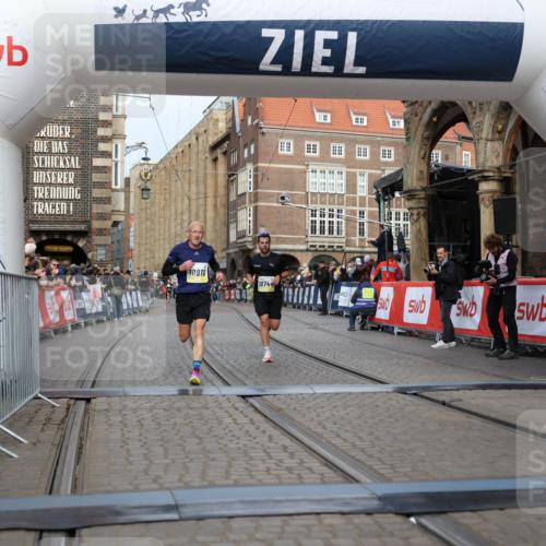 05.10.2025 - 20. swb-Marathon Bremen Yannick Fuchs http://msf.ph/oto/9242443 05.10.2025 10:41:33 Ziel 10744, 10910 meine-sportfotos.de