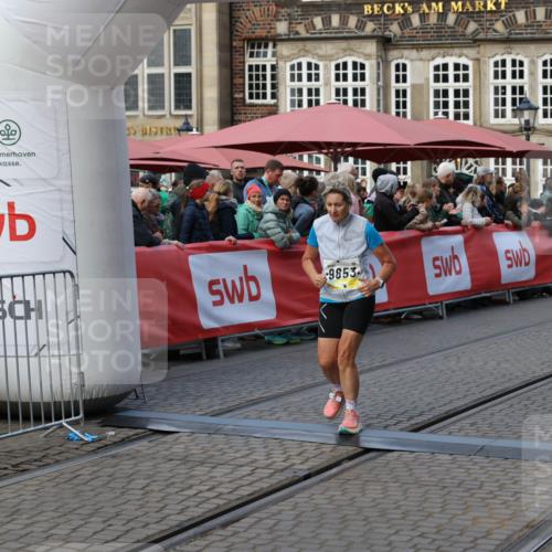 05.10.2025 - 20. swb-Marathon Bremen Yannick Fuchs http://msf.ph/oto/9242449 05.10.2025 11:08:58 Ziel 9184, 9191, 9274, 9589, 9721, 9853, 10051, 10567, 10939, 11479, 11590 meine-sportfotos.de