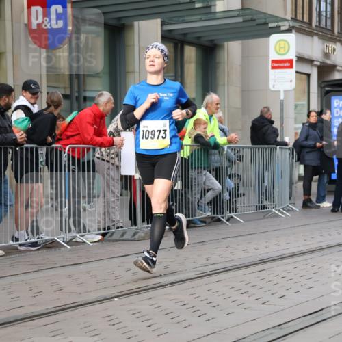 05.10.2025 - 20. swb-Marathon Bremen Strokosch-Dieckow http://msf.ph/oto/9242484 05.10.2025 10:48:45 Ziel 7202, 9014, 9216, 9255, 9317, 9333, 9457, 9556, 9583, 10016, 10047, 10221, 10449, 10733, 10877, 10973, 11057, 11248, 11673, 11695, 7202, 9014, 9216, 9255, 9317, 9333, 9457, 9556, 9583, 10016, 10047, 10221, 10449, 10733, 10877, 10973, 11057, 11248, 11673, 11695 meine-sportfotos.de