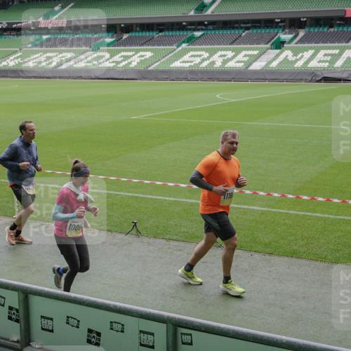 05.10.2025 - 20. swb-Marathon Bremen Michael Burmester http://msf.ph/oto/9242486 05.10.2025 10:35:37 Laufen im Stadion 7163, 7177, 7178, 9183, 9201, 9231, 9330, 9350, 9433, 9451, 9495, 9508, 9516, 9518, 9542, 9550, 9576, 9582, 9601, 9609, 9612, 9622, 9625, 9634, 9666, 9722, 9737, 9790, 9886, 9904, 9914, 9937, 9954, 9962, 9968, 10006, 10039, 10049, 10055, 10059, 10063, 10079, 10084, 10105, 10127, 10138, 10139, 10145, 10169, 10179, 10225, 10228, 10250, 10281, 10336, 10353, 10359, 10368, 10377, 10395, 10555, 10644, 10694, 10834, 10845, 10988, 7147, 9292, 9430, 9669, 9672 meine-sportfotos.de