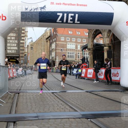 05.10.2025 - 20. swb-Marathon Bremen Yannick Fuchs http://msf.ph/oto/9242504 05.10.2025 10:41:34 Ziel 10744, 10910 meine-sportfotos.de