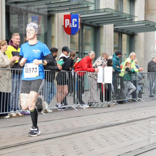 05.10.2025 - 20. swb-Marathon Bremen Strokosch-Dieckow http://msf.ph/oto/9242512 05.10.2025 10:48:45 Ziel 7202, 9014, 9216, 9255, 9317, 9333, 9457, 9556, 9583, 10016, 10047, 10221, 10449, 10733, 10877, 10973, 11057, 11248, 11673, 11695, 7202, 9014, 9216, 9255, 9317, 9333, 9457, 9556, 9583, 10016, 10047, 10221, 10449, 10733, 10877, 10973, 11057, 11248, 11673, 11695 meine-sportfotos.de